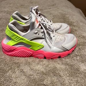 Nike Air Huarache Run Beige Pink Women SZ 7.5 Low-Top Lace-Up Athletic Sneakers